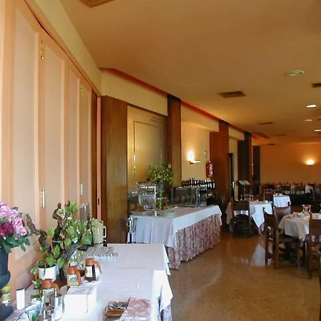 Otel Rey Sancho Ramirez 3*